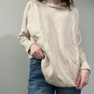 Soft cashmere sweater with hoodie